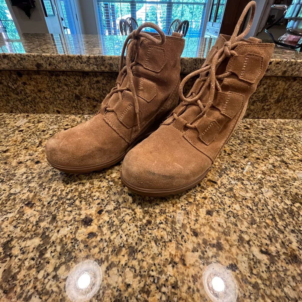 Sorel Evie Tan Camel Lace Up Waterproof Suede Wedge Ankle Boots 10